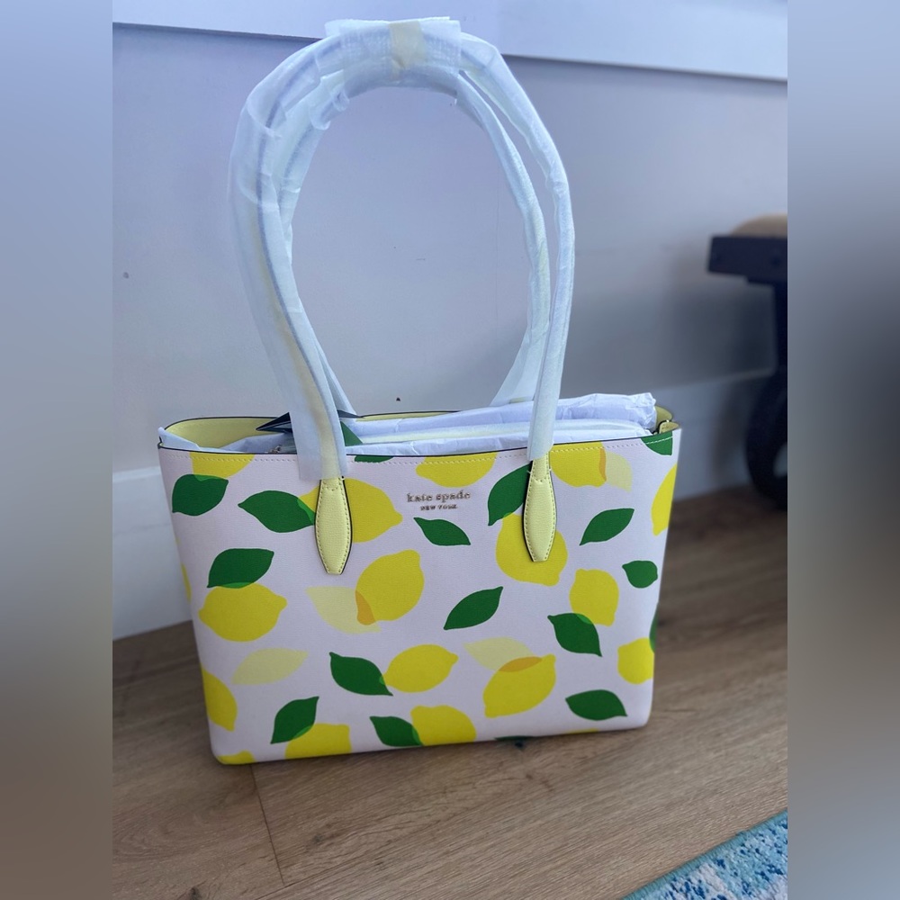 Kate Spade brand new tote bag 🍋 ALL DAY LEMON TOSS BAG TOTE